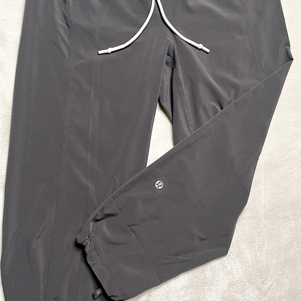 Lululemon Lively Crop Joggers, Womens 2, Gray / White
